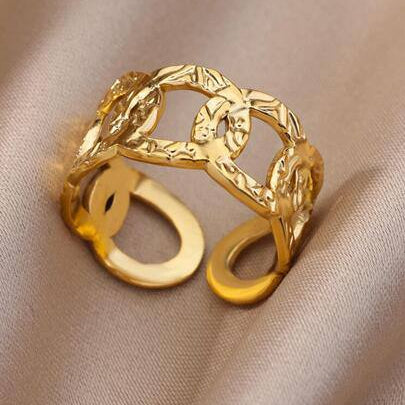 Classic Knot Ring